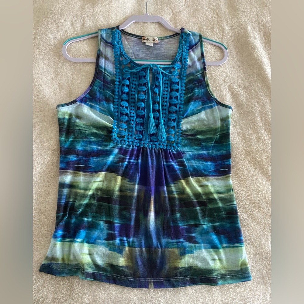 World Unity round neck tank top. Size S. Like new condition